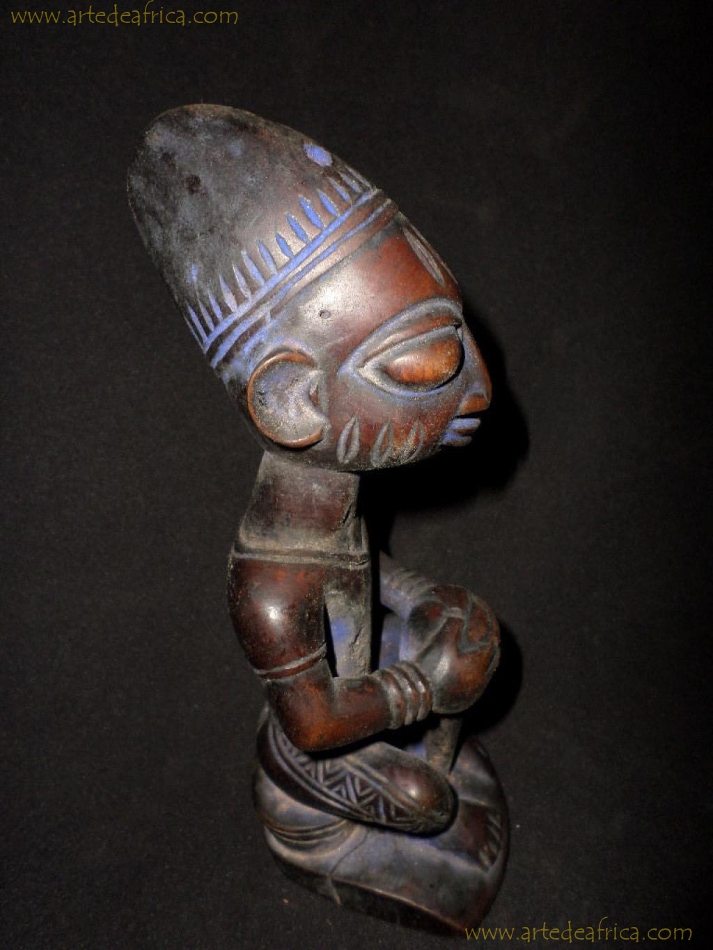 IBEDJI SENTADO REZANDO