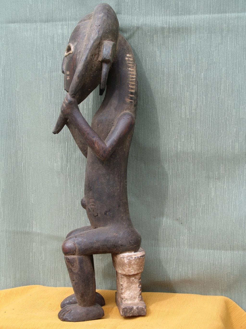ESTATUA MASCULINA DEL DO