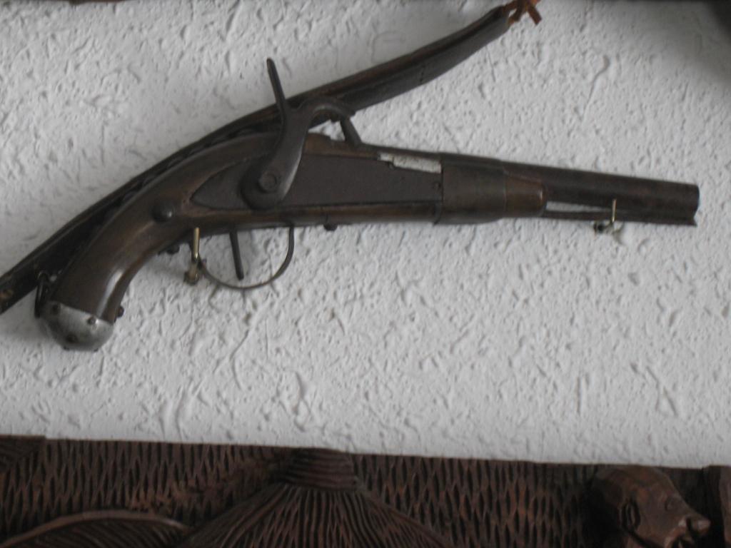 PISTOLA INDIGENA  DE JEFE