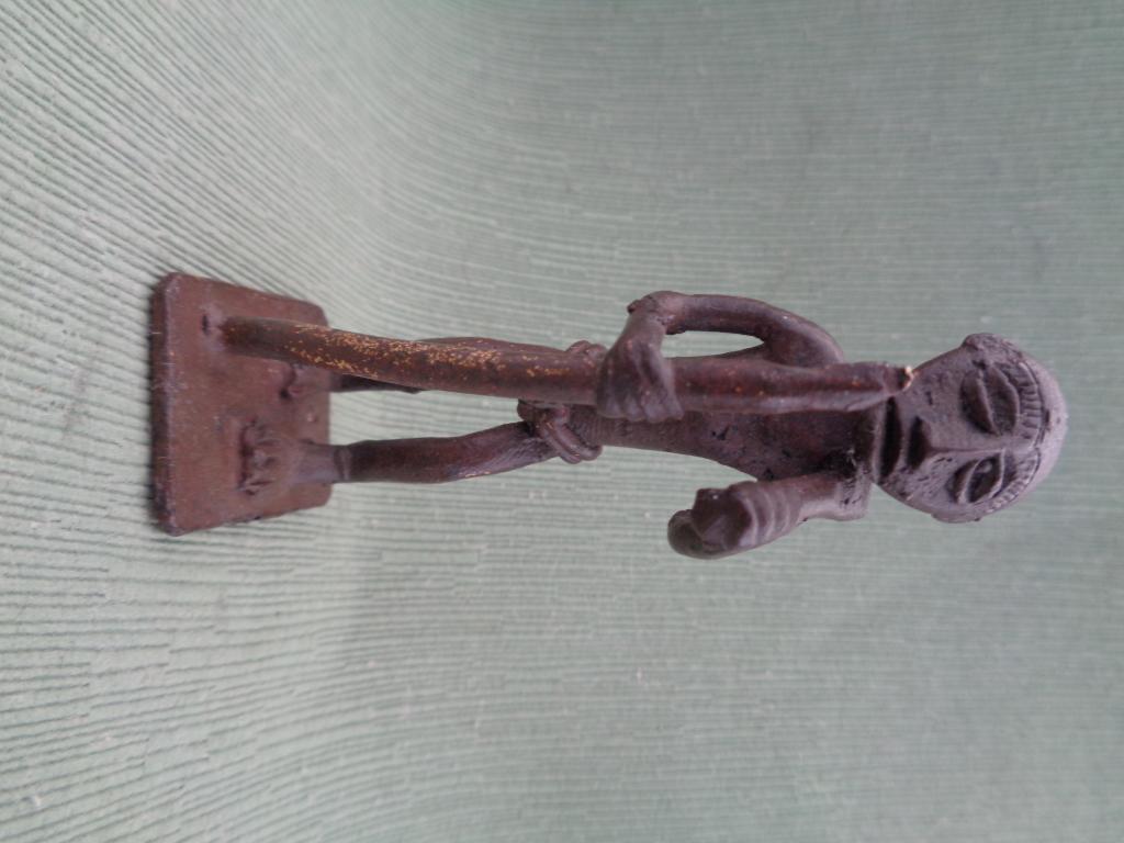 PESA LABRADOR CON AZADA