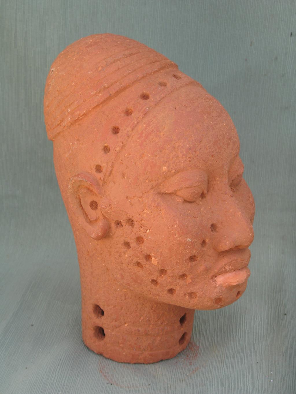 CABEZA MASCULINA DE IFE (REPRODUCCION??)